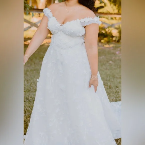 Calla Blanche wedding gown - Picture 8 of 17